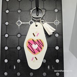 Nostalgic Classic Motel Keychain Donut White